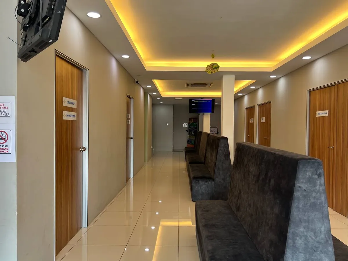 Sudut dalaman klinik dengan susun atur yang lapang