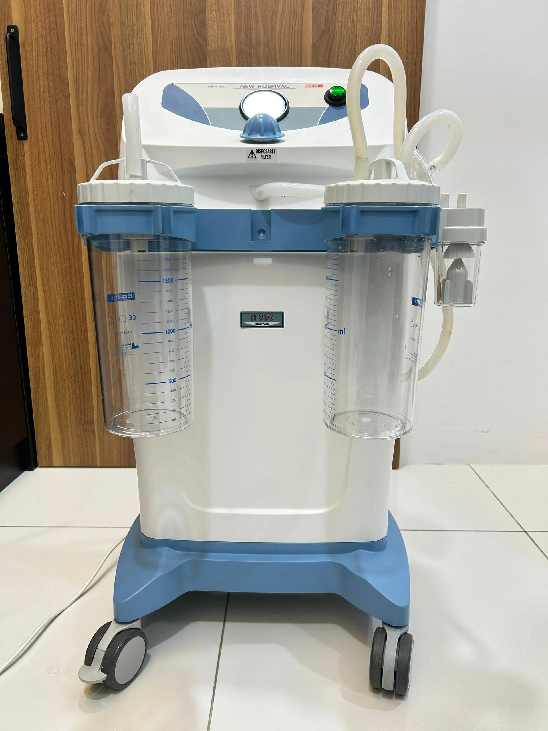 Mesin sedutan klinikal untuk prosedur di klinik