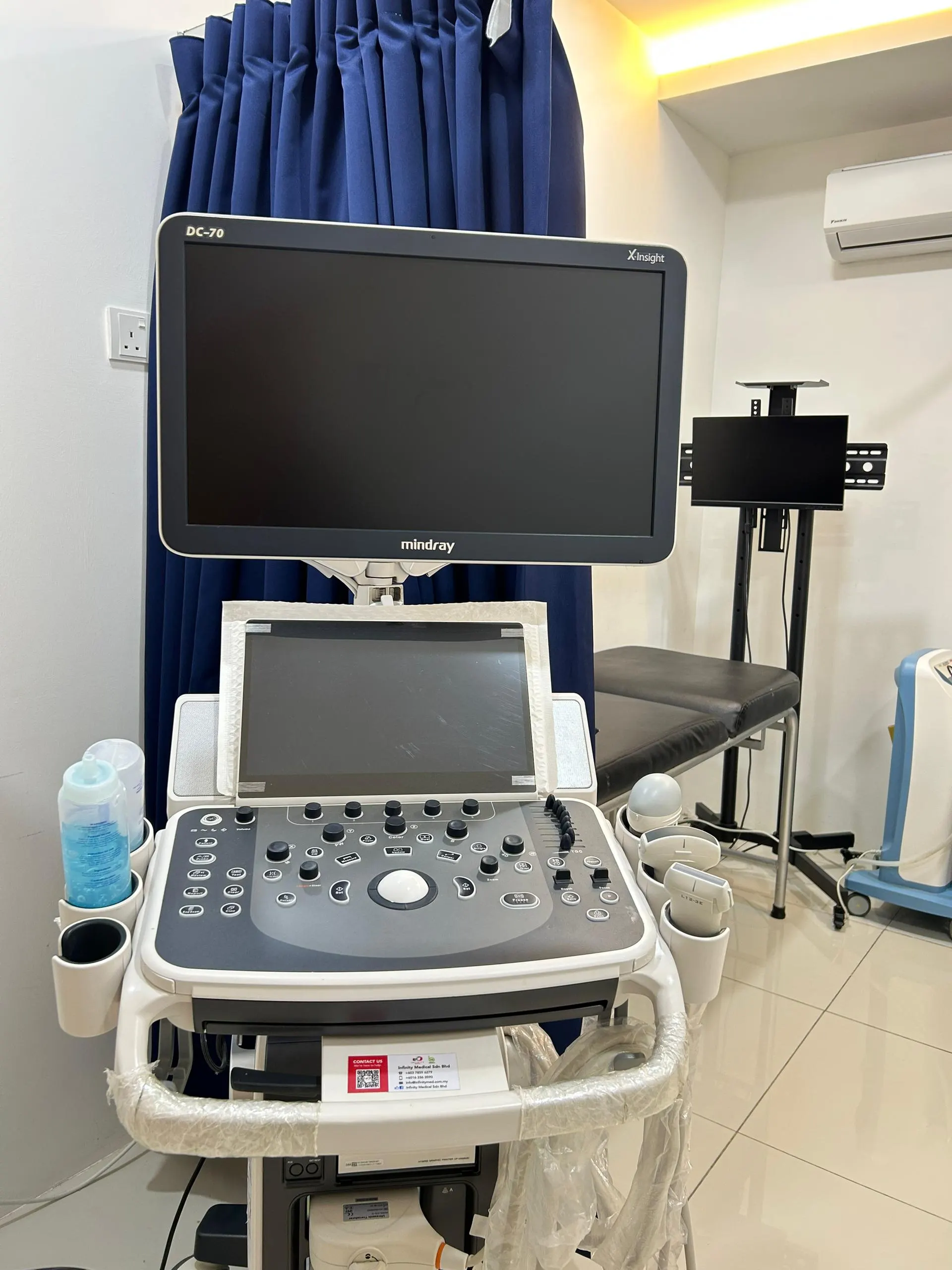 Probe dan unit ultrasound yang digunakan untuk pemeriksaan imbasan