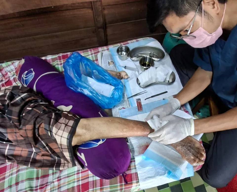 Cuci luka semasa lawatan ke rumah